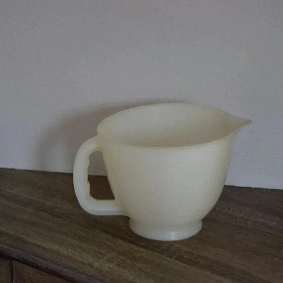 TUPPERWARE  Measuring Bowl - Picture 2 of 5
